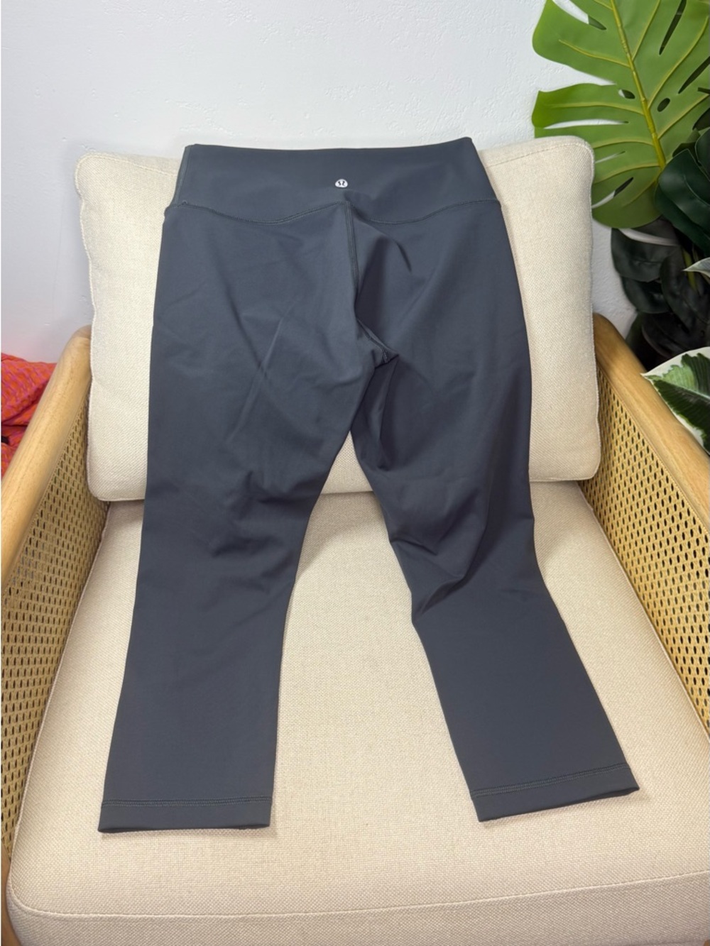 Lululemon Wunder Under Crop (High-Rise) *Full-On Luxtreme 21" Size 6 - Picture 5 of 8